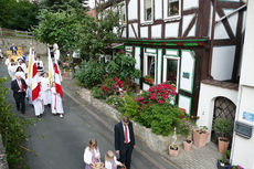 Fronleichnamsprozession durch die Straßen von Naumburg (Foto: Karl-Franz Thiede)